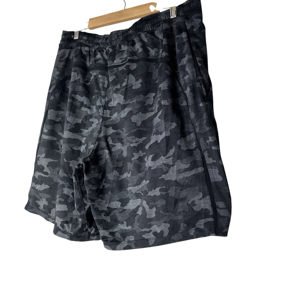 Lululemon Shorts 2XL Men's Pace Breaker Lined Camo Black Pockets Stretch - Picture 4 of 9